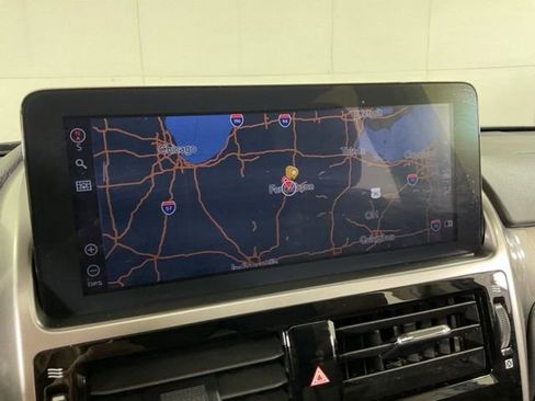 Used 2023 Lexus GX 460 Premium w/ Accessory Package AWD/4WD image 11