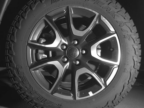 Used 2025 Jeep Compass Trailhawk AWD/4WD image 12