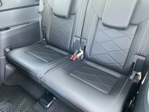 Used 2024 Volkswagen Atlas SE FWD image 16