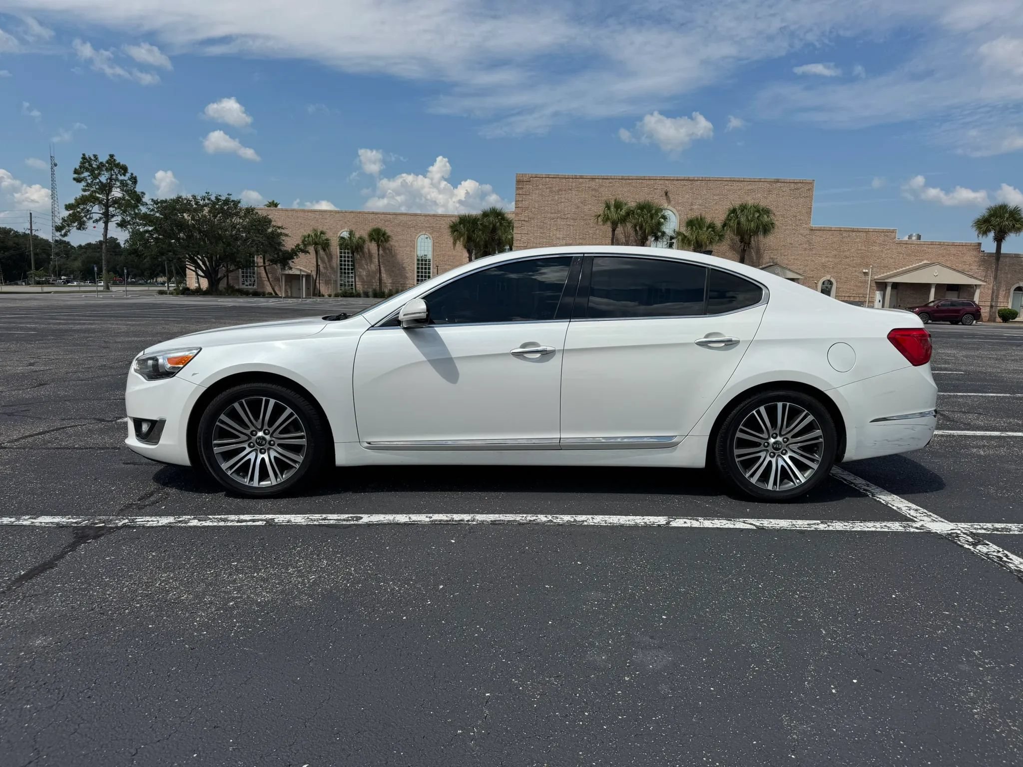 Used 2016 Kia Cadenza Premium FWD image 8