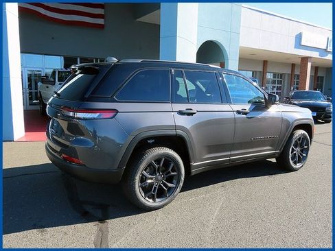 New 2025 Jeep Grand Cherokee Limited image 6