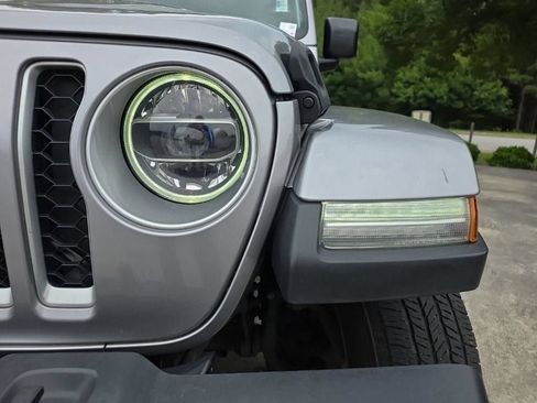 Used 2020 Jeep Gladiator Overland w/ LED Lighting Group AWD/4WD image 24