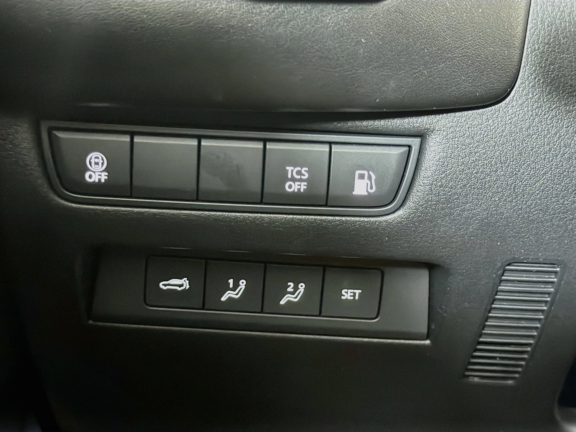Used 2025 MAZDA CX-50 AWD 2.5 Hybrid w/ Premium Pkg image 17