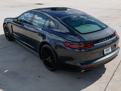 Used 2020 Porsche Panamera image 10