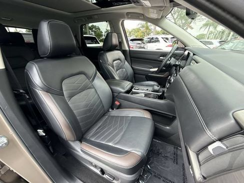 Used 2023 Nissan Pathfinder Platinum AWD/4WD image 27