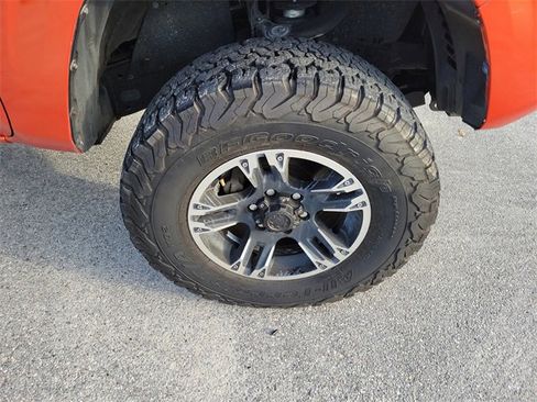 Used 2016 Toyota Tacoma SR5 image 6