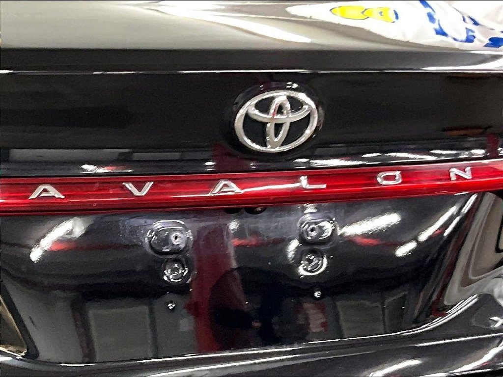 Used 2021 Toyota Avalon XLE AWD/4WD image 27