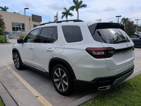 Used 2023 Honda Pilot Touring image 5