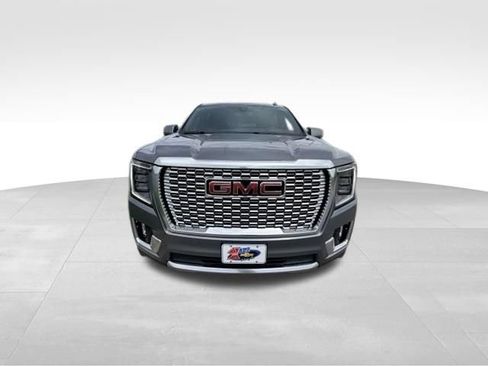 Used 2022 GMC Yukon XL Denali AWD/4WD image 3