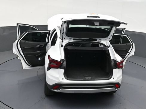 Used 2024 Chevrolet Trax LT FWD image 29