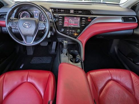 Used 2020 Toyota Camry SE FWD image 12