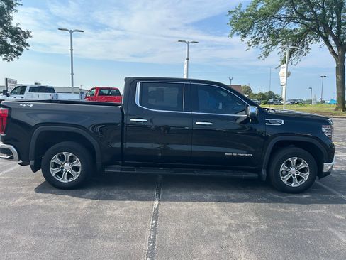 Used 2022 GMC Sierra 1500 SLT w/ SLT Convenience Package AWD/4WD image 4