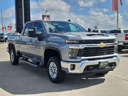 Used 2025 Chevrolet Silverado 2500 LT w/ Safety Package AWD/4WD image 3