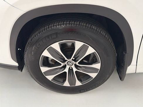 Certified 2026 Toyota Highlander XLE AWD/4WD image 24