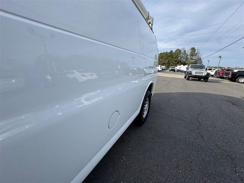 Used 2019 Chevrolet Express 3500 w/ Driver Convenience Package image 12