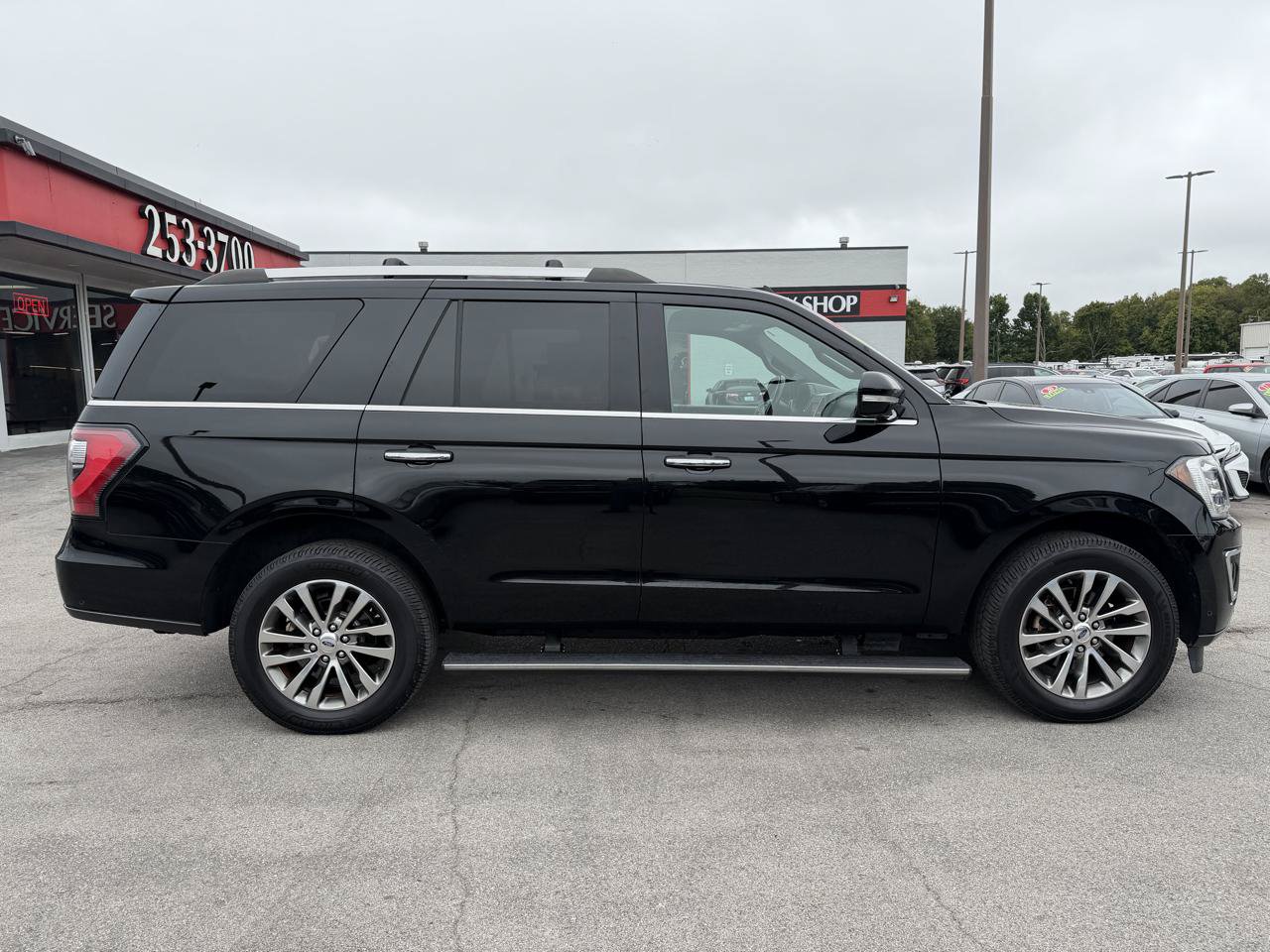 Used 2018 Ford Expedition Limited w/ Equipment Group 301A AWD/4WD image 4