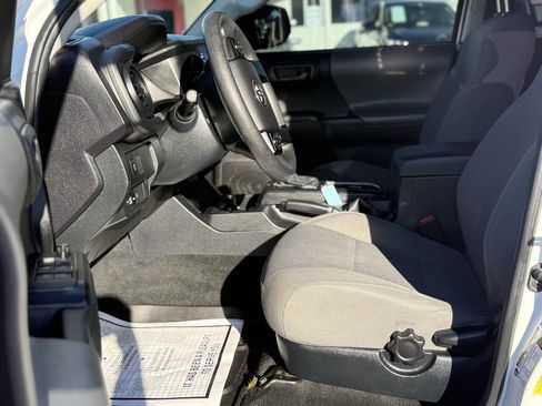 Used 2022 Toyota Tacoma SR w/ SR Convenience Package image 17