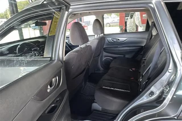 Used 2015 Nissan Rogue SV FWD image 4