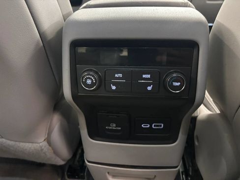 Used 2022 GMC Acadia SLT w/ Preferred Package FWD image 33