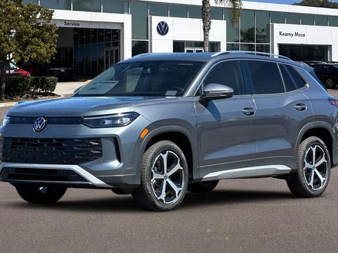 New 2025 Volkswagen Tiguan SE image 8