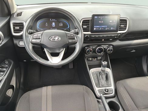 Used 2024 Hyundai Venue SEL FWD image 17