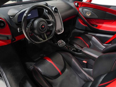 Used 2018 McLaren 570S Spider image 2