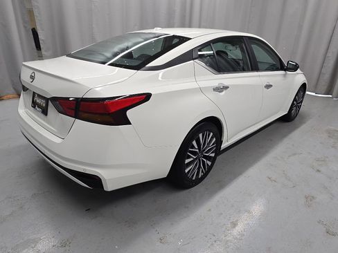 Used 2025 Nissan Altima 2.5 SV FWD image 6