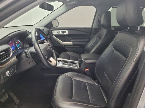 Used 2021 Ford Explorer Limited w/ Equipment Group 301A AWD/4WD image 17