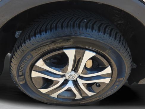 Used 2016 Toyota RAV4 LE image 18