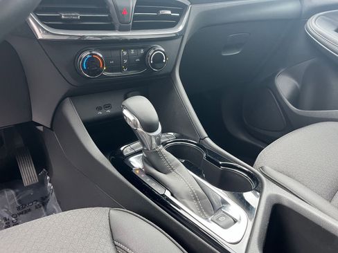 Used 2025 Buick Encore GX Preferred image 40