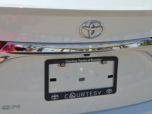 Used 2015 Toyota Avalon XLE Premium image 9