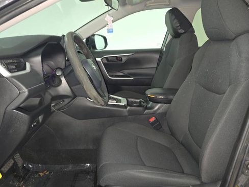 Used 2021 Toyota RAV4 LE image 5
