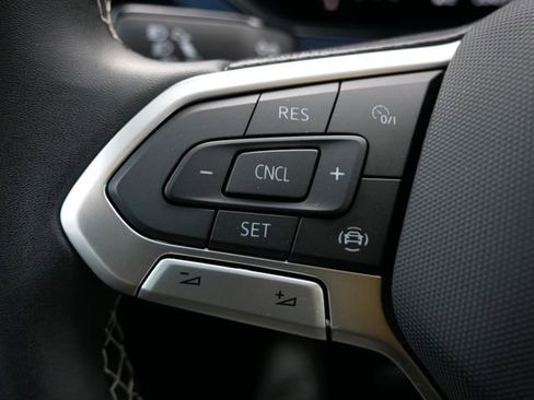 Used 2022 Volkswagen Taos SE image 24