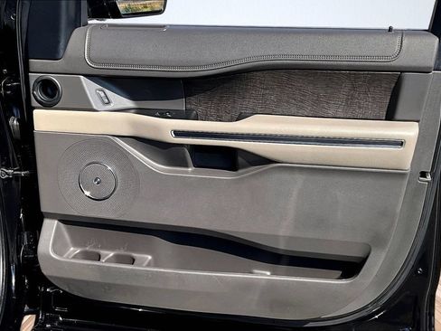 Used 2021 Ford Expedition Limited AWD/4WD image 17