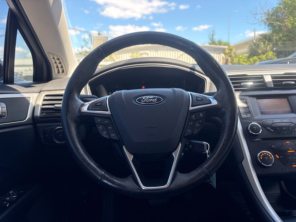 Used 2015 Ford Fusion SE w/ Equipment Group 202A FWD image 23