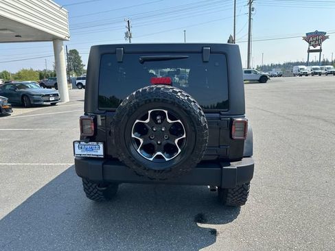 Used 2016 Jeep Wrangler Unlimited Rubicon w/ Connectivity Group AWD/4WD image 3