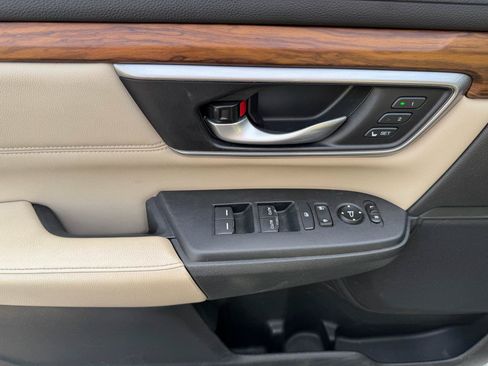 Used 2017 Honda CR-V Touring image 9