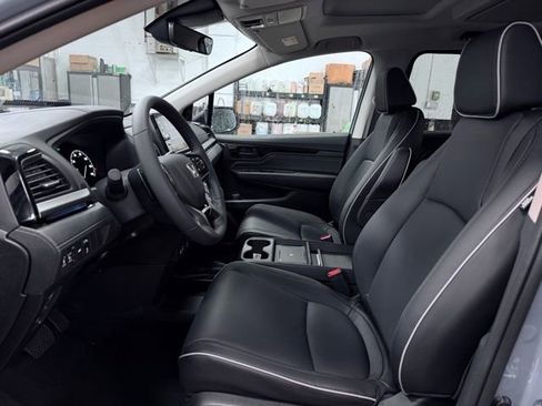 Used 2025 Honda Odyssey Touring image 18