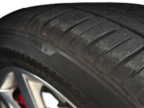 Used 2004 Cadillac XLR RWD image 39