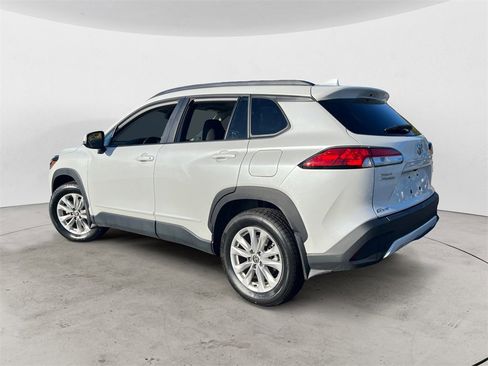 Used 2024 Toyota Corolla Cross LE image 4