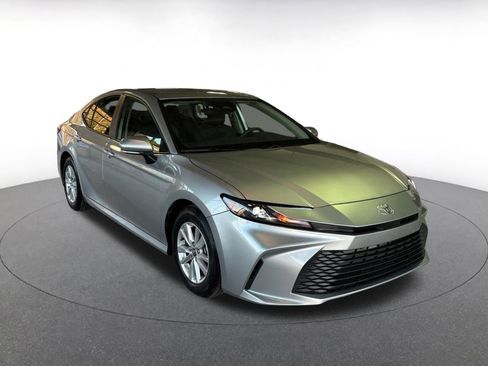 Used 2025 Toyota Camry LE image 2