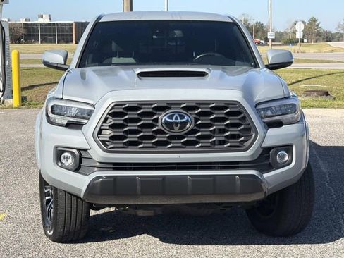 Used 2021 Toyota Tacoma TRD Sport w/ Technology Package image 4