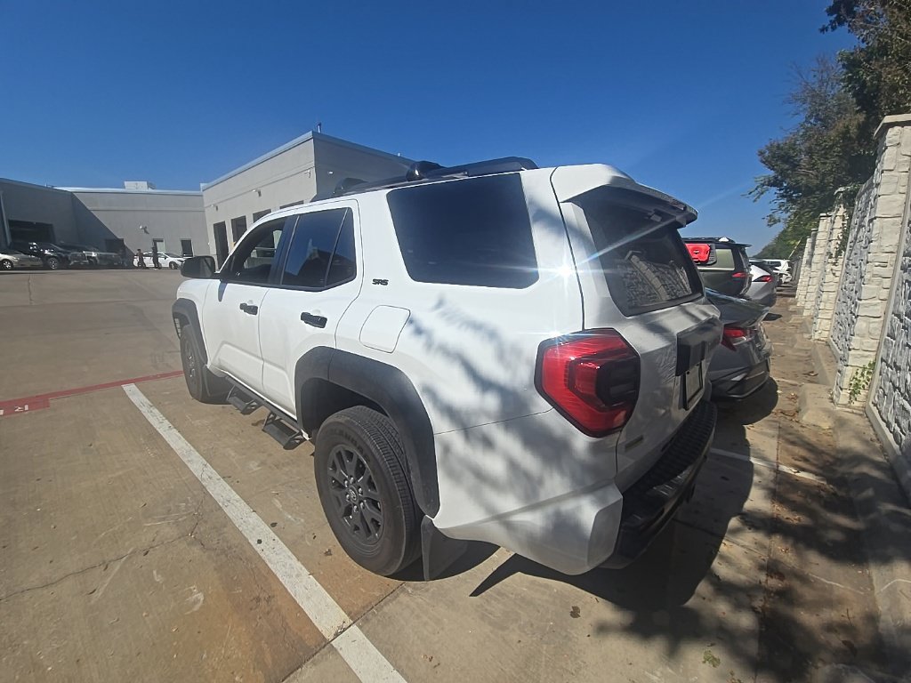 Used 2025 Toyota 4Runner SR5 AWD/4WD image 9