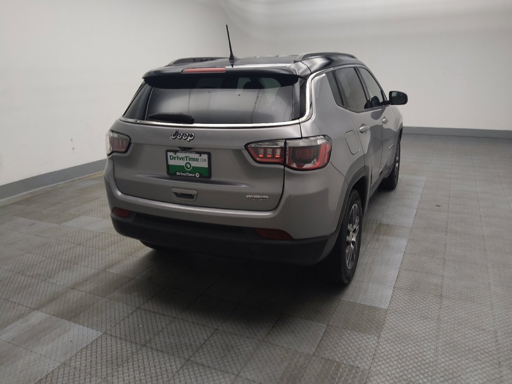 Used 2018 Jeep Compass Latitude w/ Popular Equipment Group FWD image 9