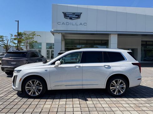 Used 2024 Cadillac XT6 Premium Luxury w/ Technology Package FWD image 1