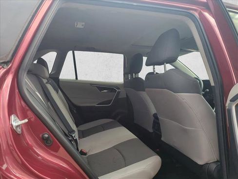 Used 2021 Toyota RAV4 XLE w/ Convenience Package image 15