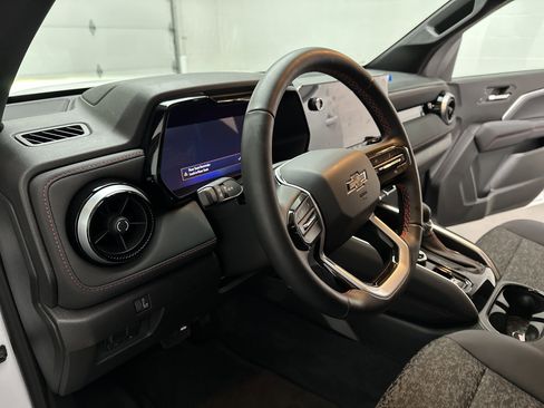 Used 2024 Chevrolet Colorado Z71 w/ Z71 Convenience Package 2 image 17