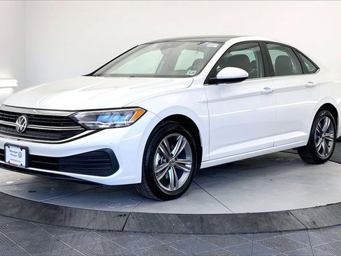 Used 2023 Volkswagen Jetta SE w/ Panoramic Sunroof Package image 2