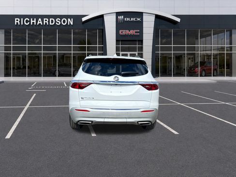 Used 2024 Buick Enclave Essence AWD/4WD image 4