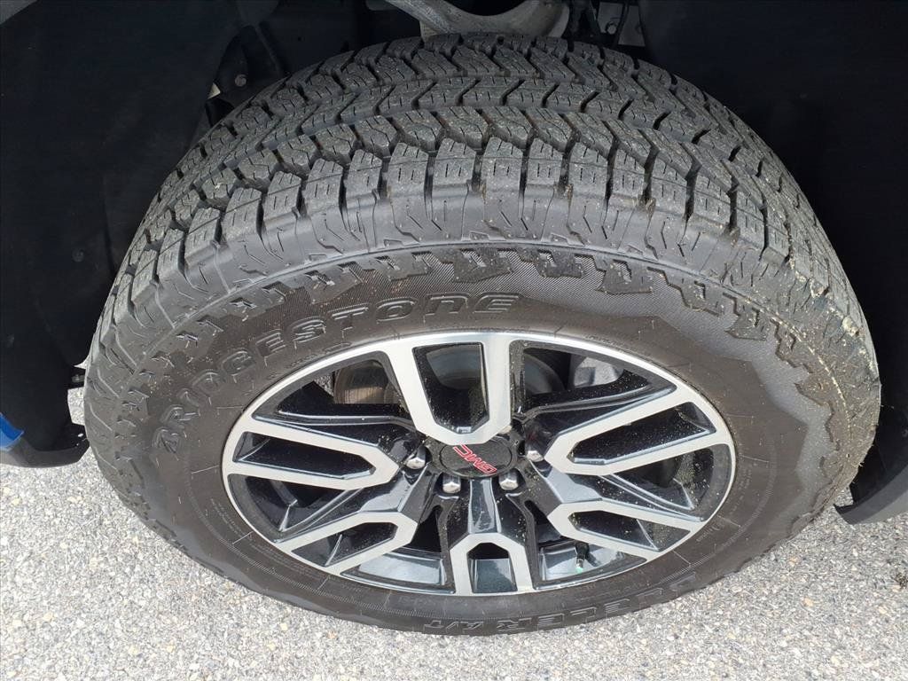 Used 2024 GMC Sierra 1500 AT4 w/ Technology Package AWD/4WD image 10